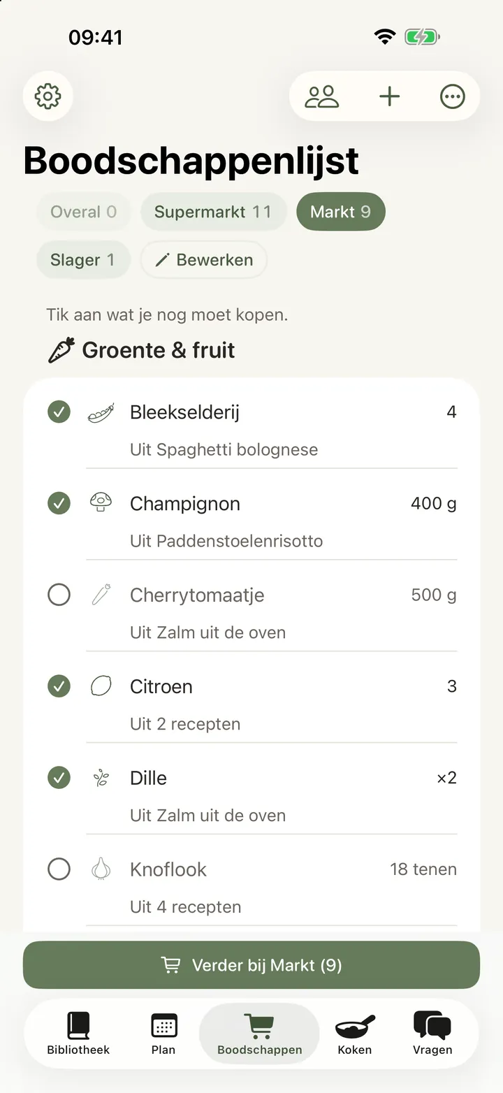 De boodschappenlijst beperkt tot één winkel: bovenaan een rij winkelknopjes, elk met een aantal, één gekozen en na het laatste een knop om te bewerken, en daaronder alleen de items voor die winkel met hun illustraties, boven een knop om daar te winkelen.