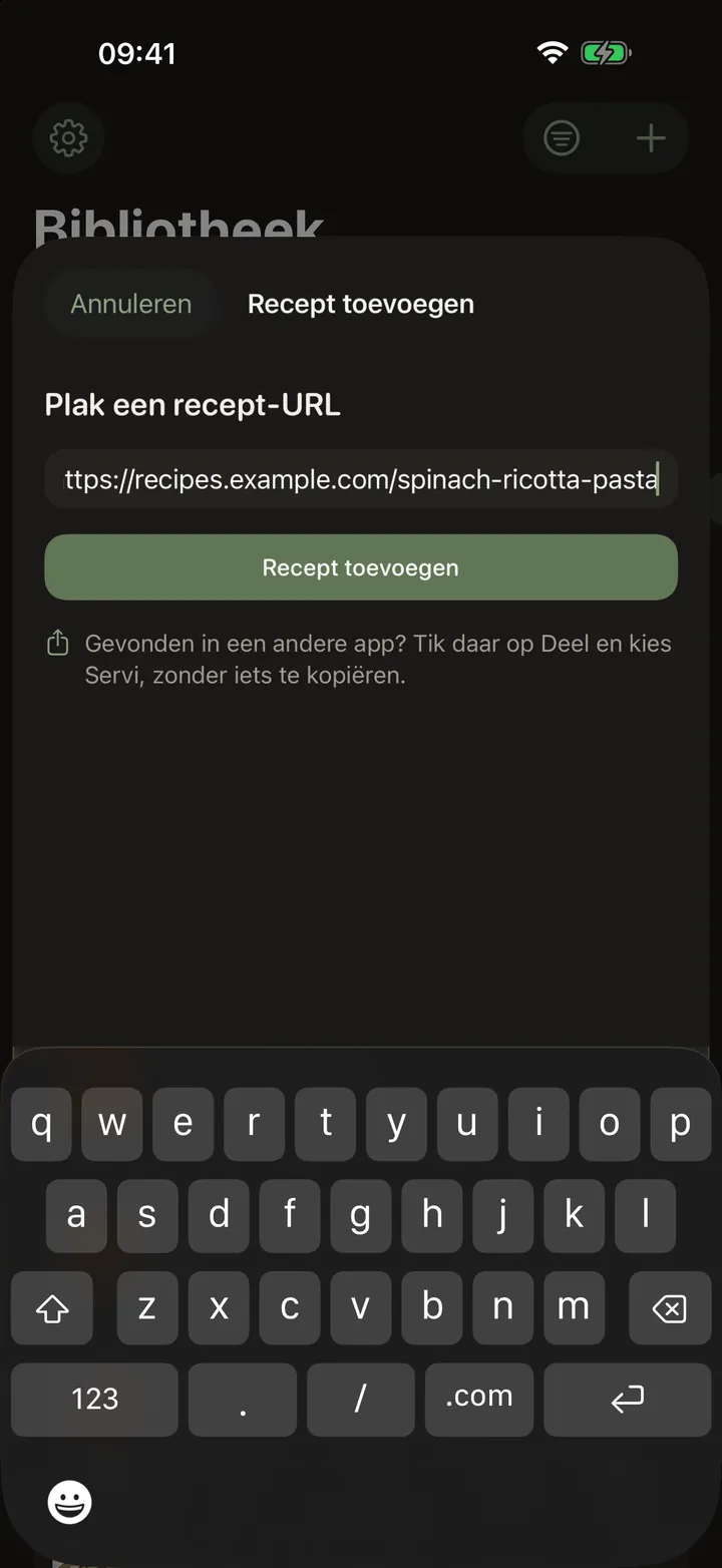 Het venster om een recept toe te voegen, met een geplakt webadres in een tekstveld en een knop om het toe te voegen; het toetsenbord staat nog open.