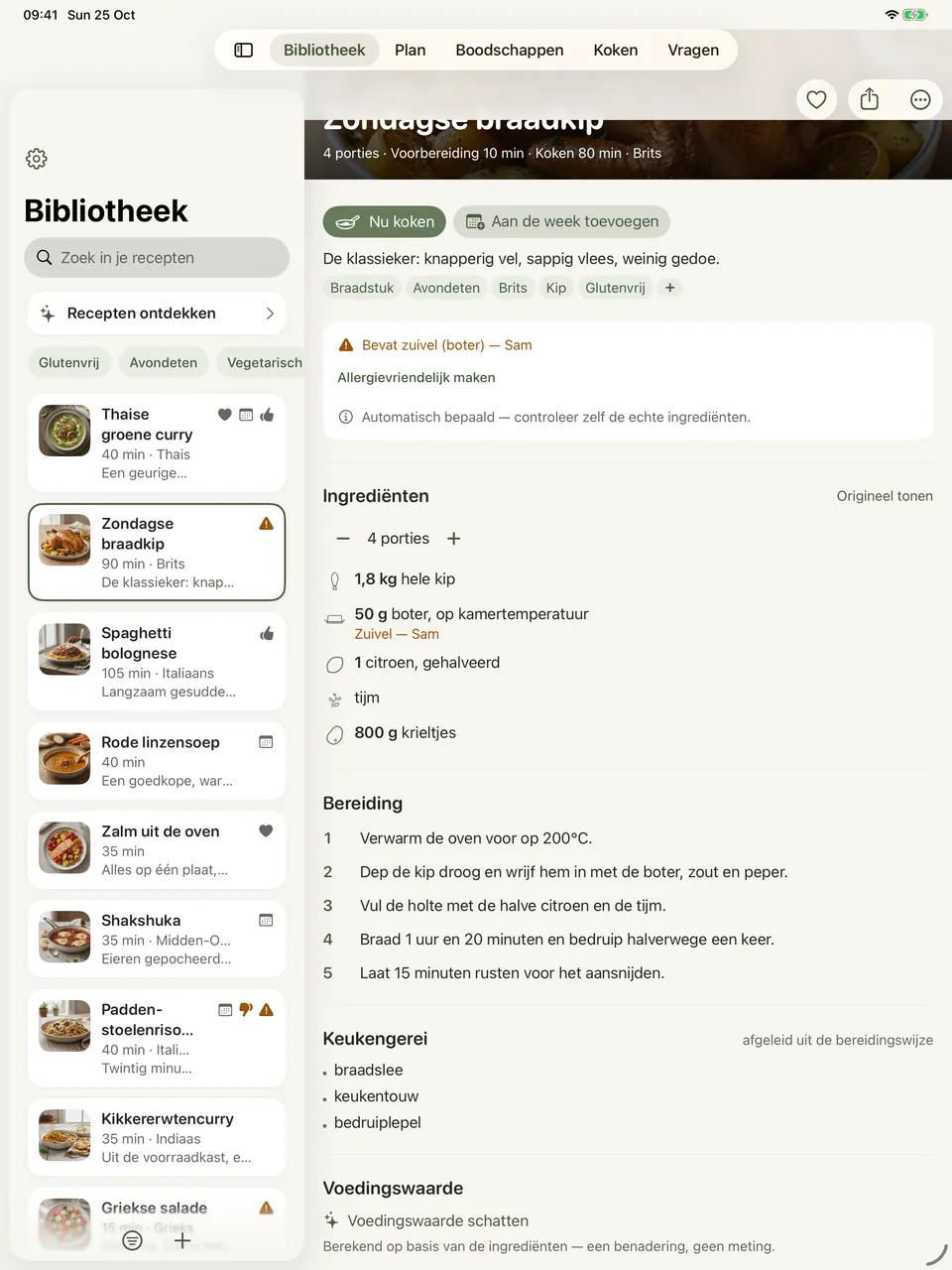 Een receptpagina voor geroosterde kip: een glutenvrij-label onder de titel, een teller voor het aantal porties, een ingrediëntenlijst met bij elk item een illustratie, en genummerde bereidingsstappen.