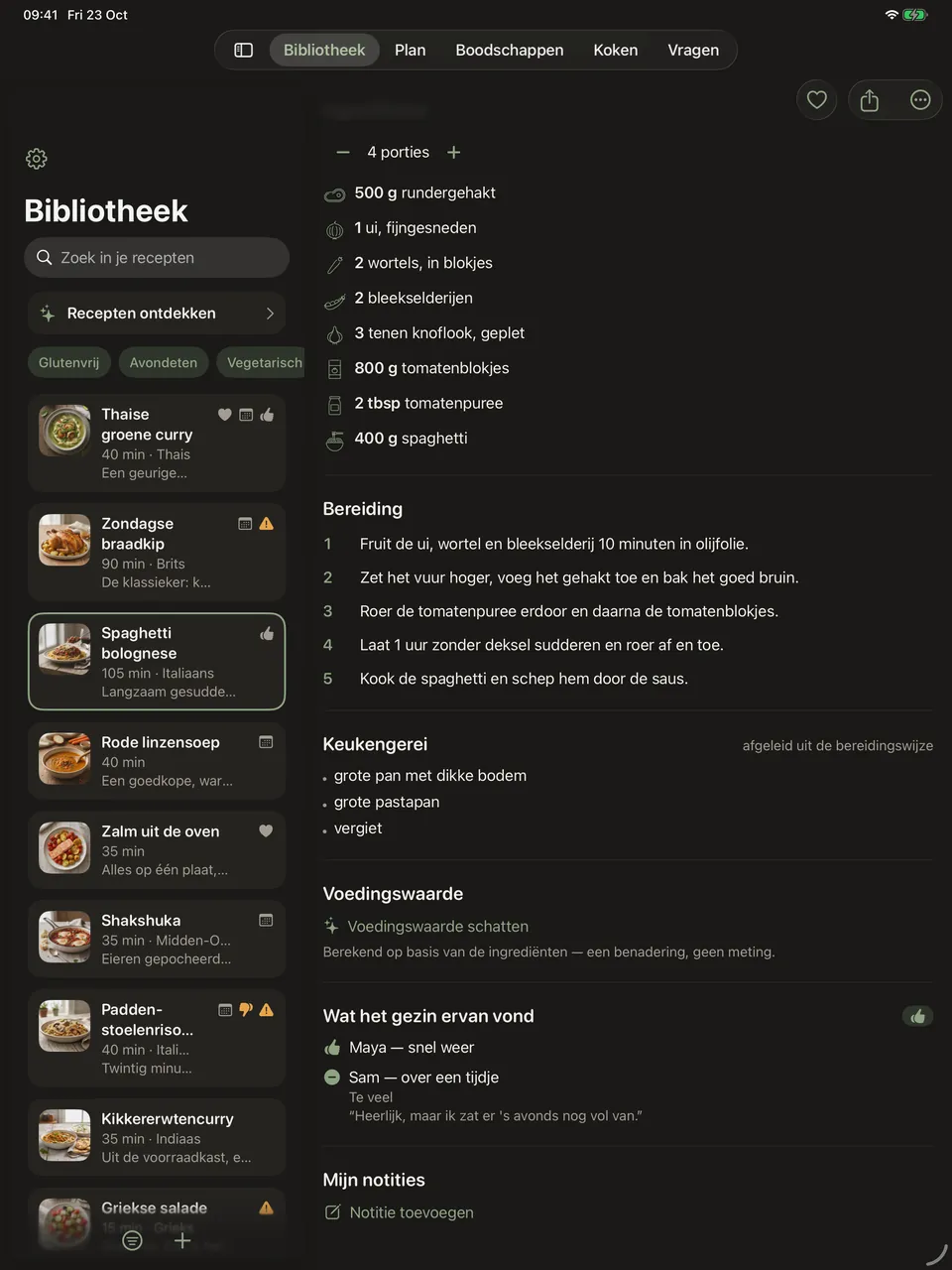 Een recept op tabletbreedte, geselecteerd naast de receptenlijst en naar beneden gescrold tot een paneel met iedereen die het heeft gegeten, bij elke naam een duimpje of een isgelijkteken, of diegene het nog eens wil, en eronder een geciteerde opmerking van een van hen.